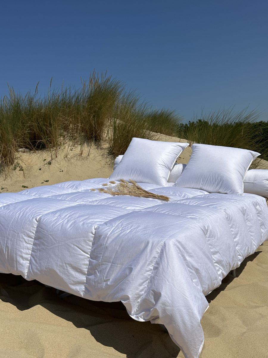 Couette l&eacute;g&egrave;re d'&eacute;t&eacute; sur les dunes